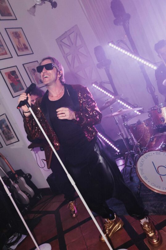 1136_JIN_2603 Britpops Band performing live during a wedding at Villa Eva in Ravello