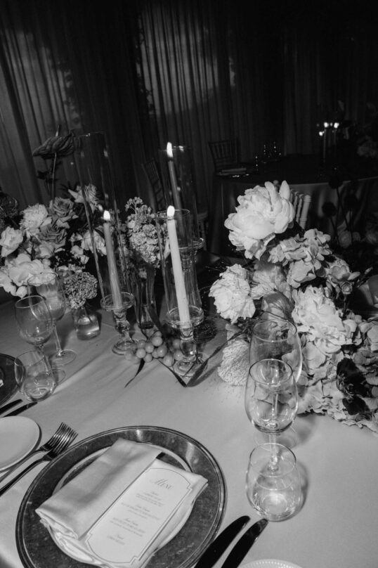 761_JIN_0250 Elegant wedding reception table at Villa Eva in Ravello