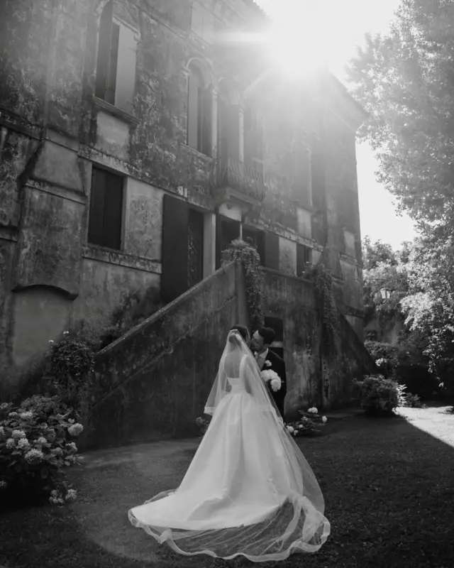 Villa Correr Agazzi è stata la cornice di questo matrimonio meraviglioso. È stato un piacere raccontarlo attraverso le mie fotografie, con ogni dettaglio curato alla perfezione grazie al lavoro impeccabile di @svevaeventdesign 🤍
Vi lascio una piccola anteprima! 💙

Photographer @ginoimperatoweddings 
Wedding Planner @svevaeventdesign 
Venue @villacorreragazzi
